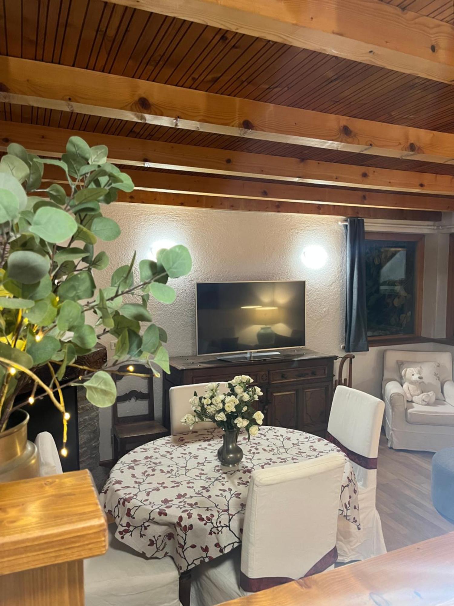 Chalet Blanc Le Duplex Courmayeur Exterior photo