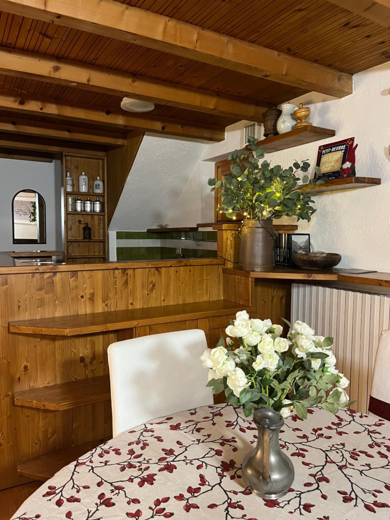 Chalet Blanc Le Duplex Courmayeur Exterior photo